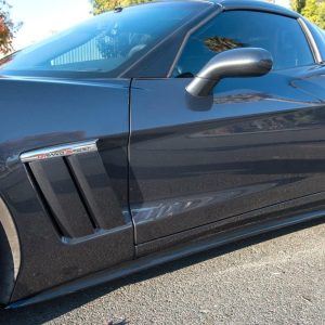for 2005-2013 Chevrolet Corvette C6 Grand Sport & Z06 | EOS ZR1 Style Side Skirts Rocker Panels with Mud Flaps Pair (ABS Plastic – Glossy Black)